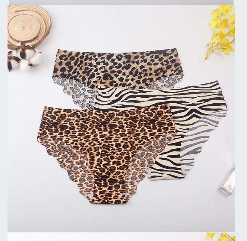 Plus Size 50-90kgs Fashion Women's Leopard Seamless Underwear Thongs Panties Assorted Lace Splice Women's G-string Invisible briefs Underwear Clothing Ladies Super Soft Low Waist Ice Silk Panties M30