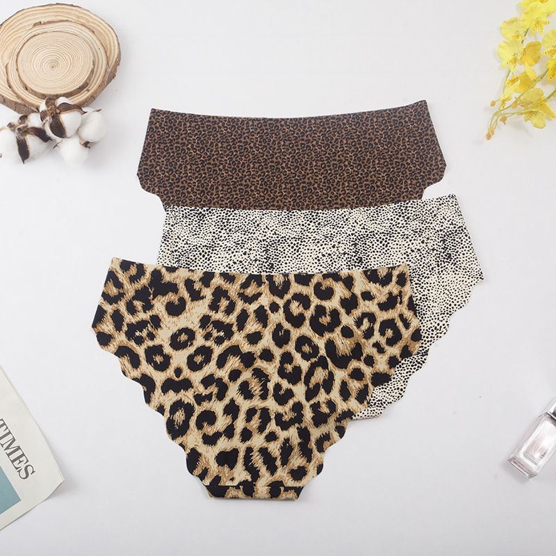 Plus Size 50-90kgs Fashion Women's Leopard Seamless Underwear Thongs Panties Assorted Lace Splice Women's G-string Invisible briefs Underwear Clothing Ladies Super Soft Low Waist Ice Silk Panties M30