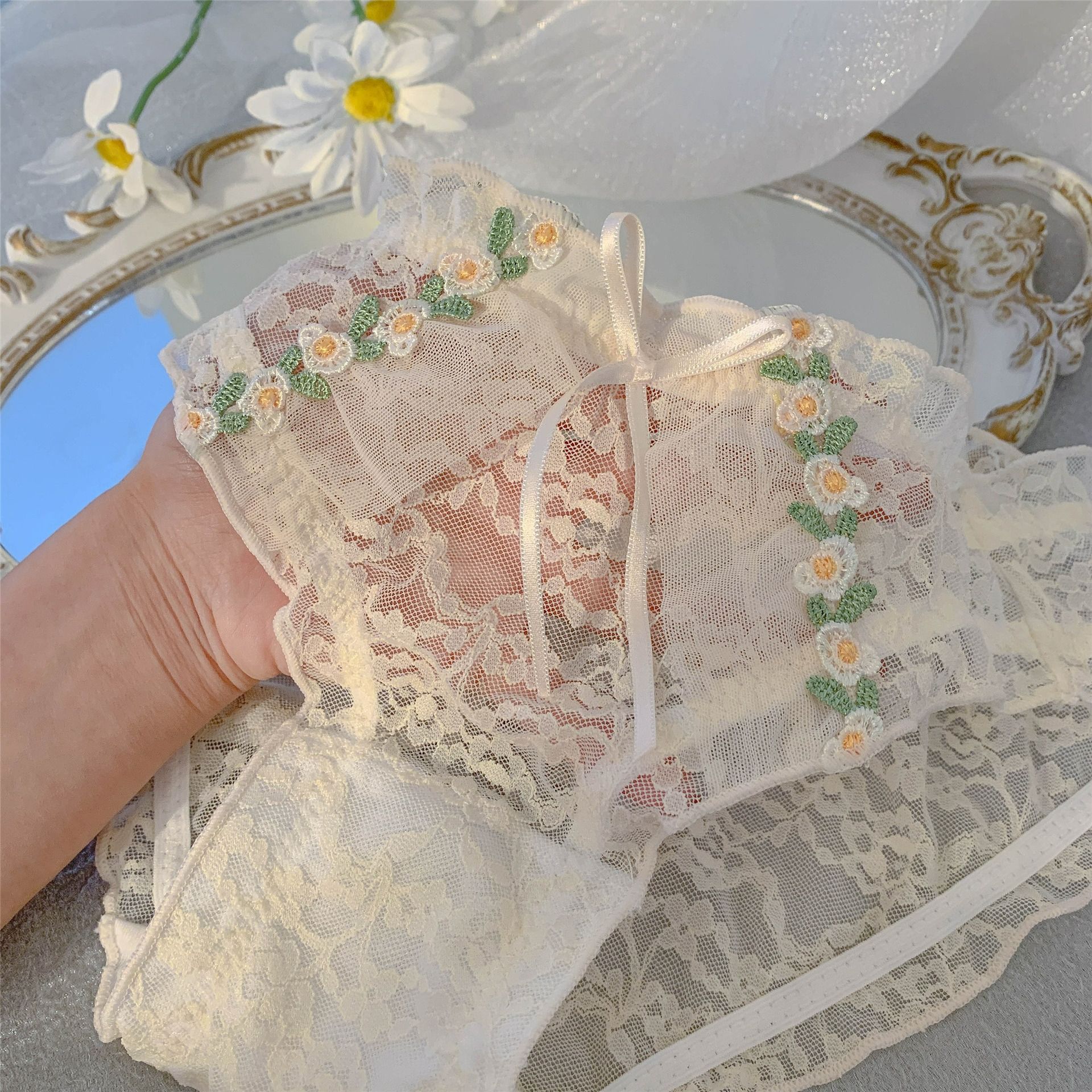 New Arrival Ladies Summer Ultra-thin Lace Flower Underpanties Fashion Sweet Girls Hollow Out Lace Underwear Lingerie Briefs INS Breathable Cheeky Panties Boyshorts M58