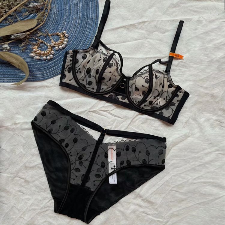 Cheap 2Pieces Set Sexy Ladies Lingerie Set for Women Push Up Bra and Lace Underwear Panty Sets Ultra Thin Invisible Bras Strapless Bra Bikini dresses Sports Lingerie Bra Set 70-85BC M87