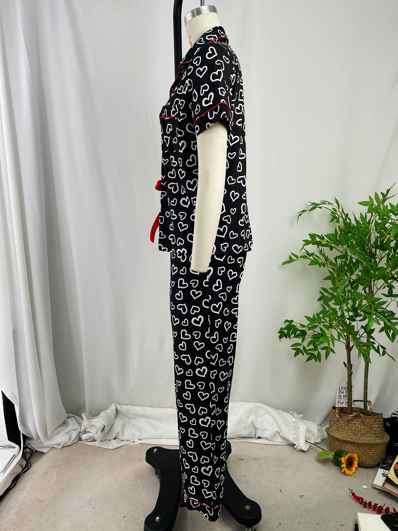 Good Quality Plus Size Women Pink Pajama Set 2 Piece Lounge Set Short Sleeve Tops Ladies Black Long Loose Pants Soft Sleepwear Dots Heart Leopard Print Homewear Outdoor Wear Best Gifts for Women M122