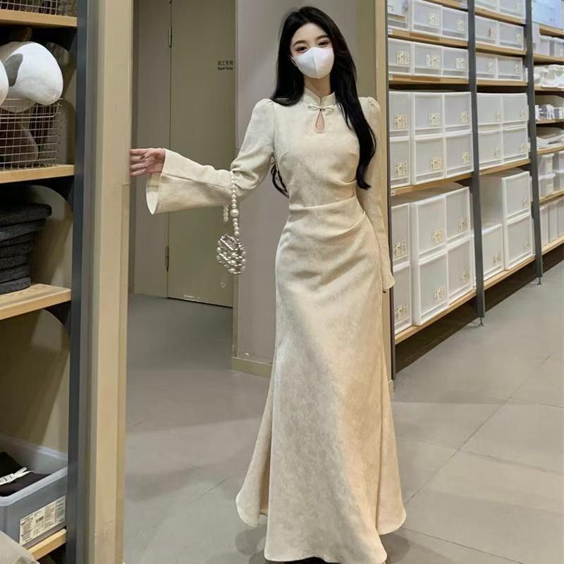 French-style cheongsam dress for women, autumn style, Hepburn-inspired little black dress, fitted waist, draping skirt