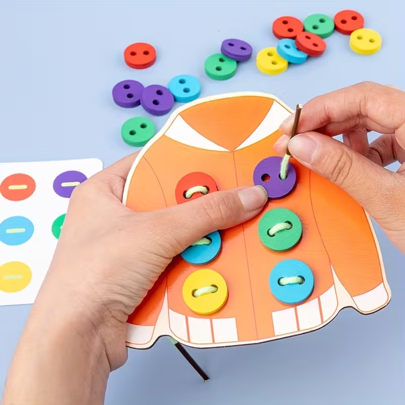 Wooden Button Threading Board Set – Fine Motor Skills Toy for Toddlers, Lacing & Stringing Activity for Preschoolers, Ideal Gift for Birthdays & Holidays