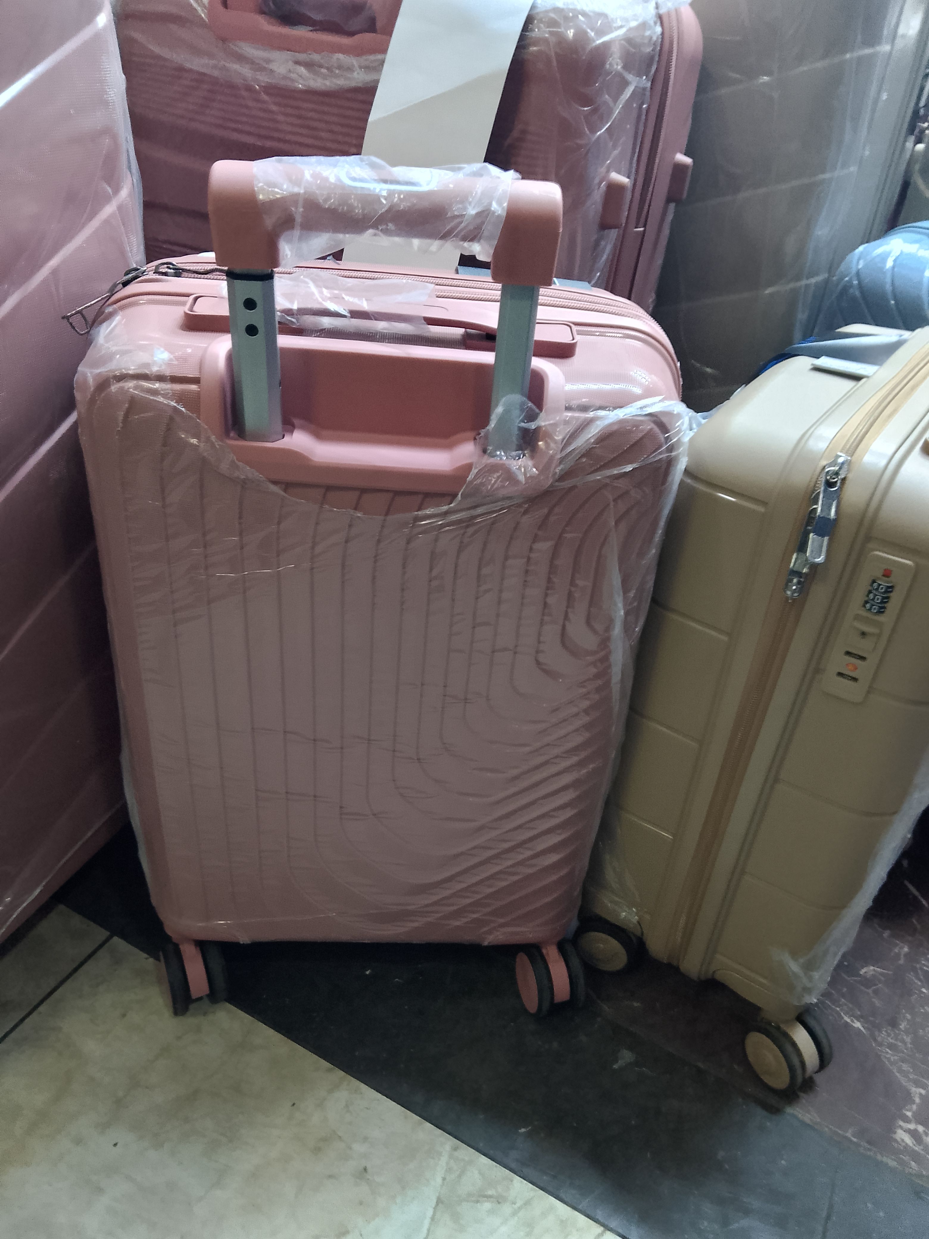 Luxurious Fibre Suitcase Briefcase Travel Bag is the perfect companion for any business trip or vacation.