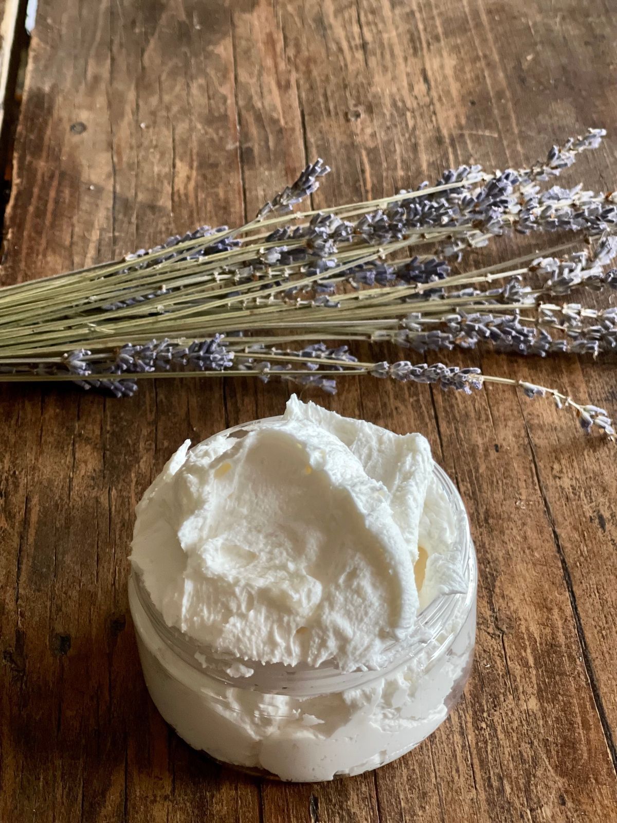 Lavender Shea Whipped Body Butter – Silky Skin with an anti-aging and anti-inflammatory effect.