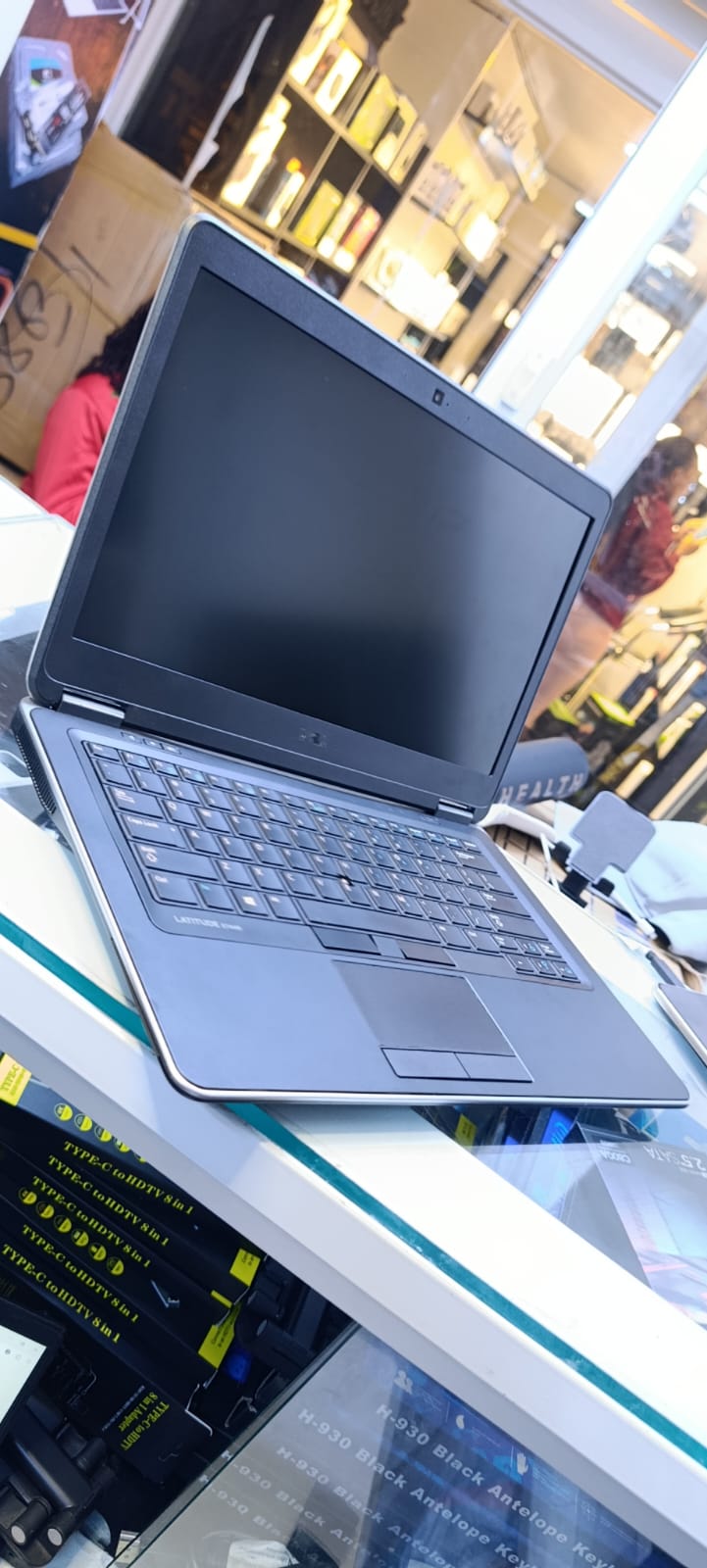 LOW BUDGET LAPTOP DELL LATITUDE  7240 INTEL CORE I5 8GB RAM MEMORY 256GB SSD 12INCHS  4TH GENERATION WITH WINDOWS 11 AND ACTIVATED OFFICE 6 MONTHS WARRANTY