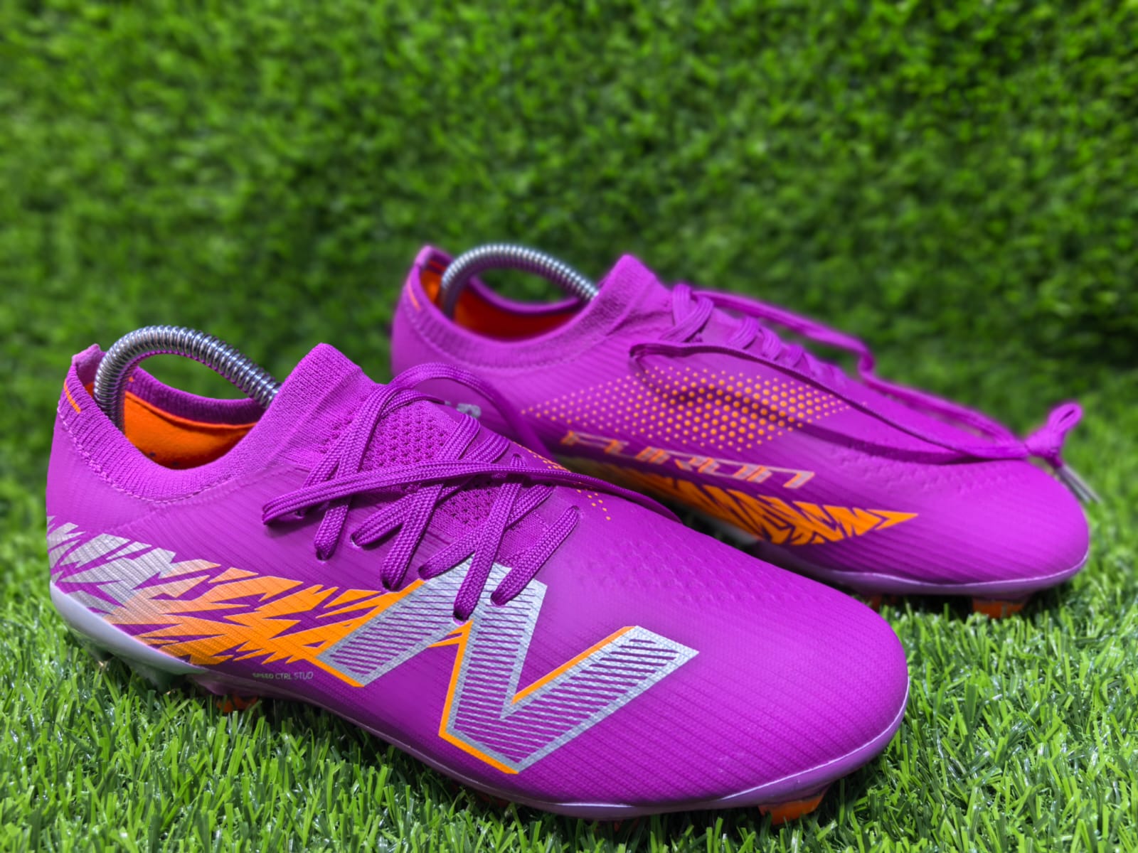 Lightweight SAKA NEWBALANCEE soccer boot cleats designed for speed, control, and stability on the pitch. Built with a snug breathable upper that enhances ball touch and comfort, while the molded studs