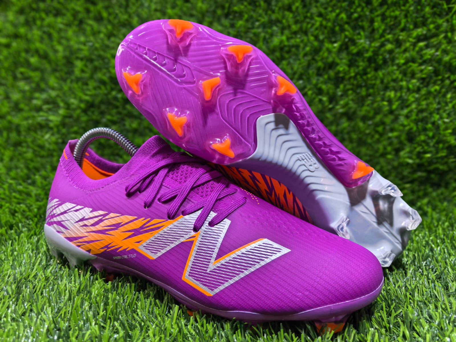 Lightweight SAKA NEWBALANCEE soccer boot cleats designed for speed, control, and stability on the pitch. Built with a snug breathable upper that enhances ball touch and comfort, while the molded studs