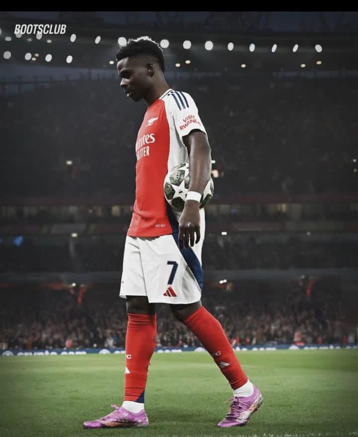 Lightweight SAKA NEWBALANCEE soccer boot cleats designed for speed, control, and stability on the pitch. Built with a snug breathable upper that enhances ball touch and comfort, while the molded studs