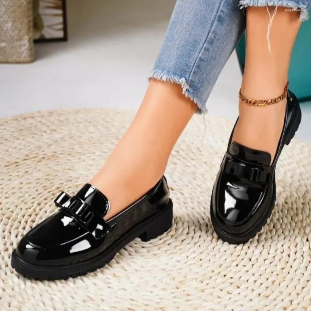 👞✨ Women’s Classic Patent Leather Loafers – Glossy Buckle Slip-On Shoes with Chunky Sole, Comfortable Low Heel & Anti-Slip Design | Smart Casual, Office & Everyday Wear 💼💃Step out in confidence