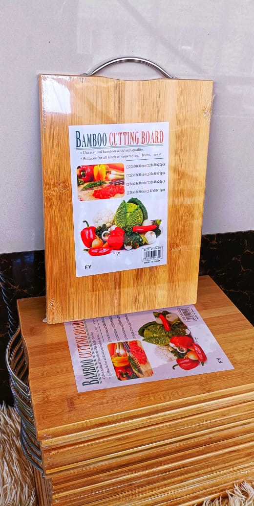 🌿 Quality Bamboo Chopping Board 🔪Upgrade your kitchen with this strong and durable bamboo chopping board designed for everyday food preparation✨ ✔ Made from high-quality natural bamboo