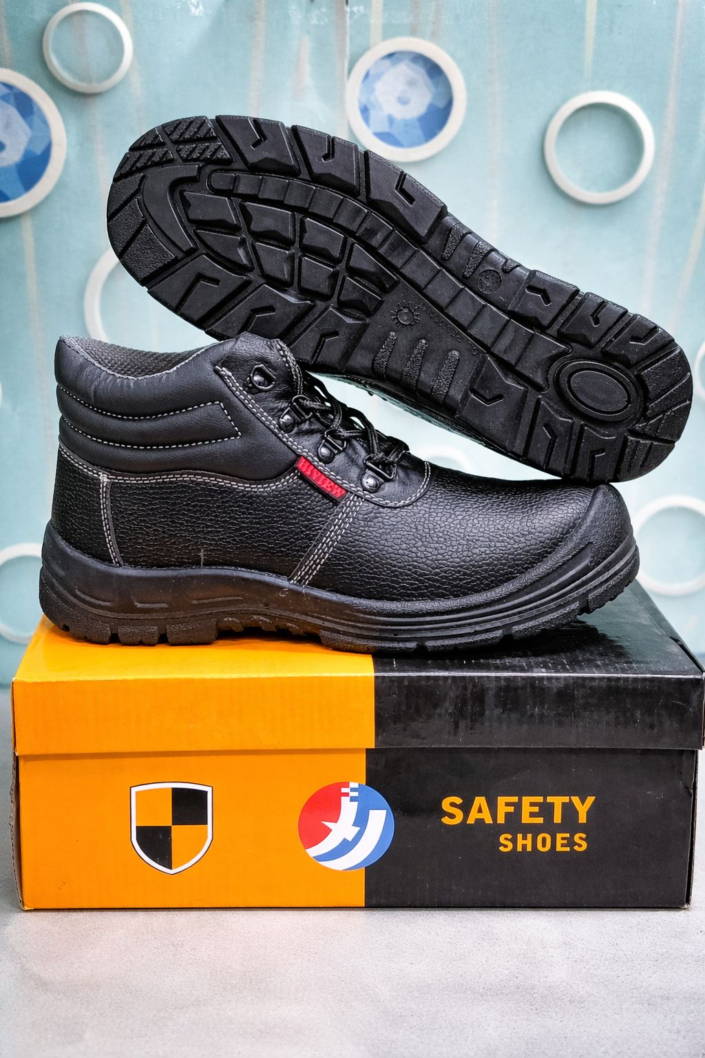 🛠️ Premium Safety Work Shoes Stay safe and comfortable on the job with these high-performance safety shoes designed for tough environments 💪