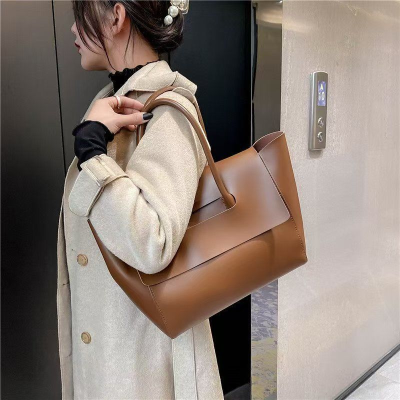 The New Large-Capacity Handbag - The Women's Commuter Tote Bag The Versatile Crossbody Bag - Has The Best Quality And First-Class Service Across The Entire Network.