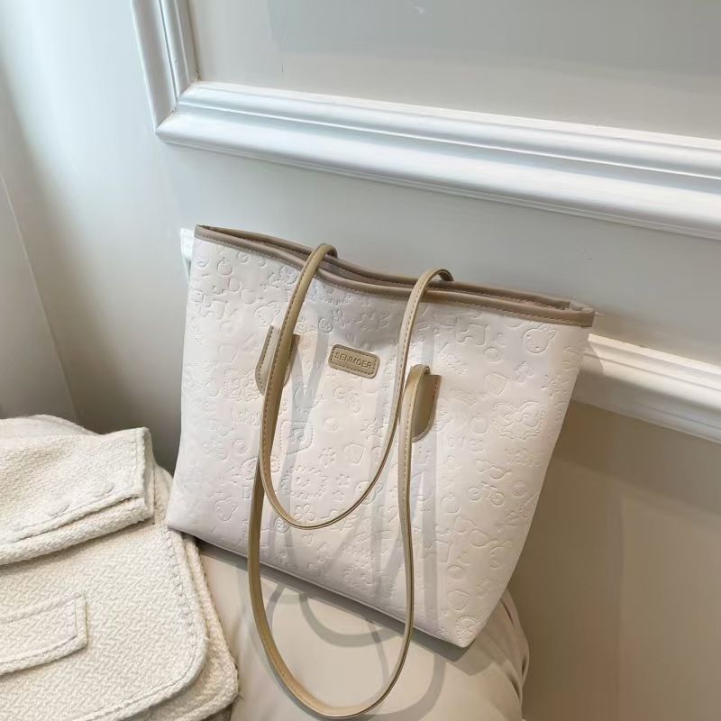 Cute Engraved Large-Capacity School Commuting Tote Bag Spring New Style Trendy Fashionable Multi-Color Crossbody Bag With Contrasting Colors.