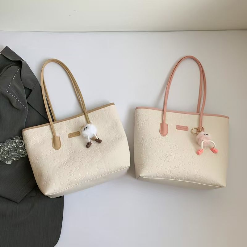 Cute Engraved Large-Capacity School Commuting Tote Bag Spring New Style Trendy Fashionable Multi-Color Crossbody Bag With Contrasting Colors.