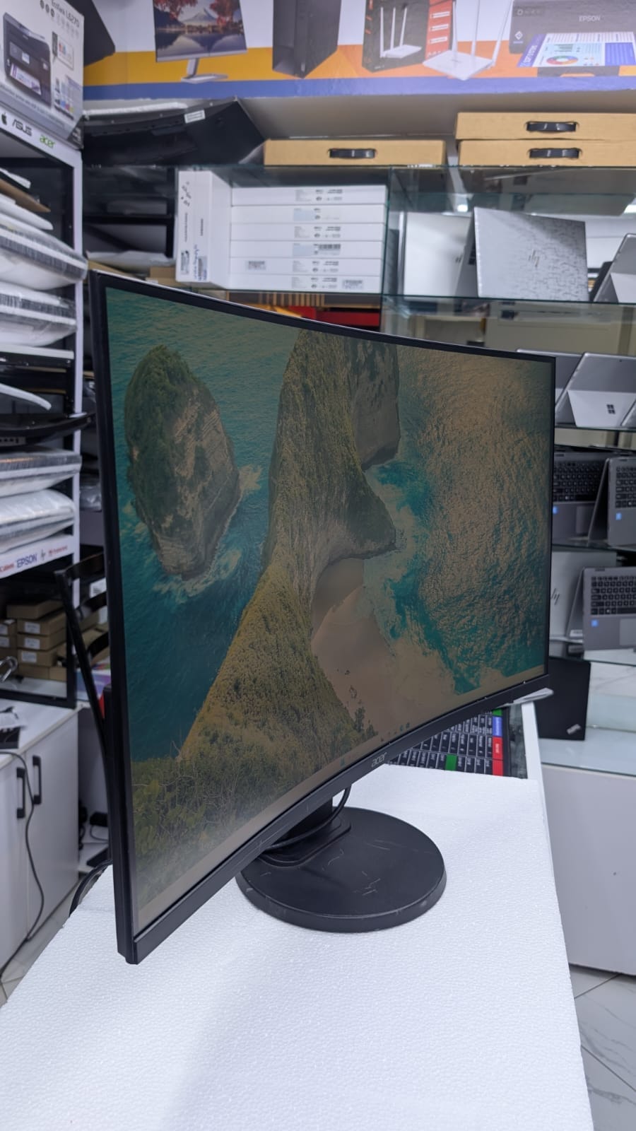 ACER 32" INCH  CURVED SCREEN MONITOR  WITH (2K) SCREEN RESOLUTION