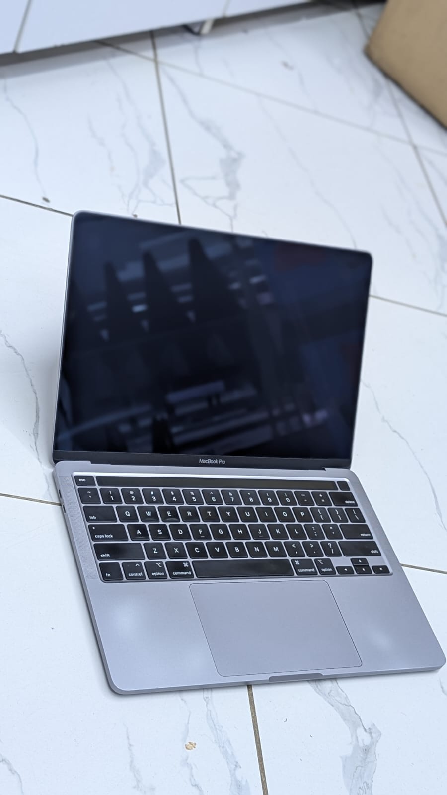 MacBook pro 2020 13 inch Intel Core i7 16gb Ram 512ssd with Touchbar
