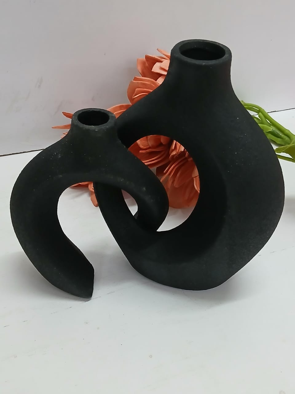 NORDIC DECORATIVE DOUGHNUT VASE