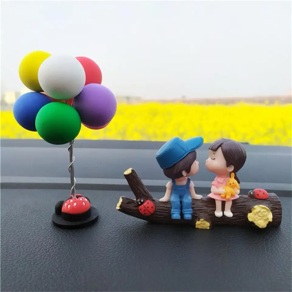 Cute Cartoon Couple Dashboard Decoration – Car Air Vent Clip with Balloon Ornament, Fun Auto Interior Accessories for Personalized Styling & Gift