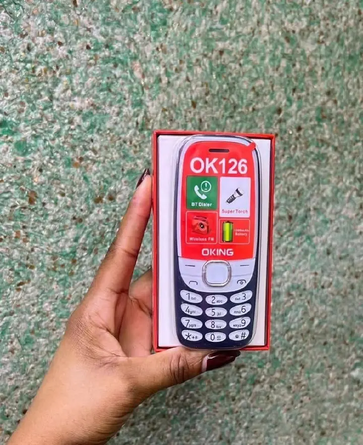 [BRAND NEW] OKING OK126 1.77 inch screen display 32MB storage with dual sim 5C -1200mAh battery capacity , bright flashlight detachable battery FEATURED PHONES