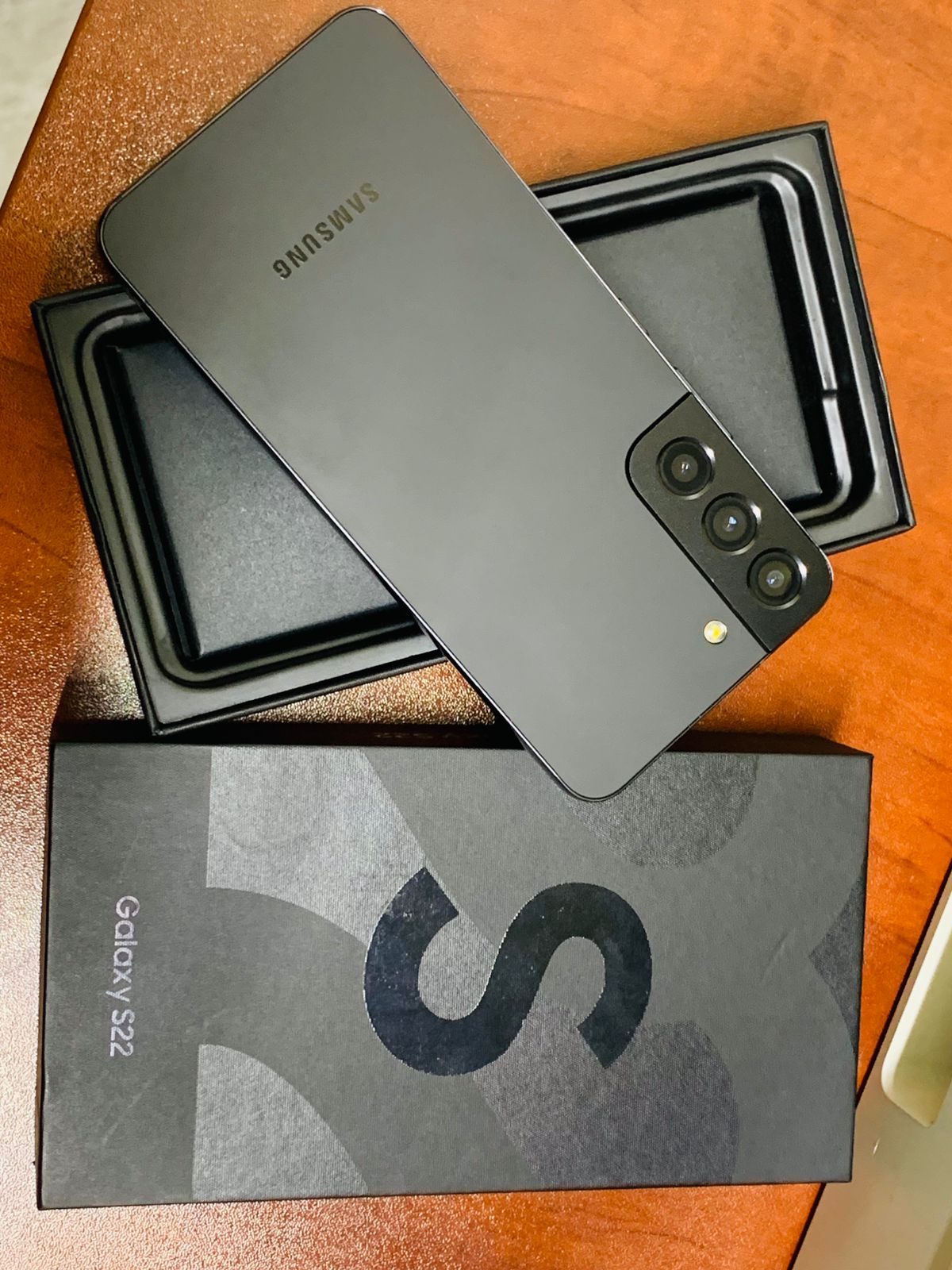 Samsung Galaxy S22 5G 256GB  -Open Box   like-new condition. 8GB RAM, factory unlocked, fully tested, smooth flagship performance with excellent camera and 5G speed. Ready to use.