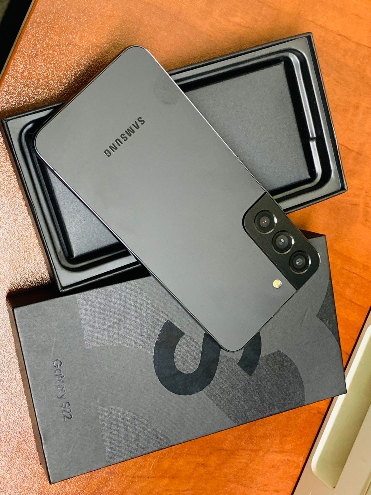 Samsung Galaxy S22 5G 256GB  -Open Box   like-new condition. 8GB RAM, factory unlocked, fully tested, smooth flagship performance with excellent camera and 5G speed. Ready to use.