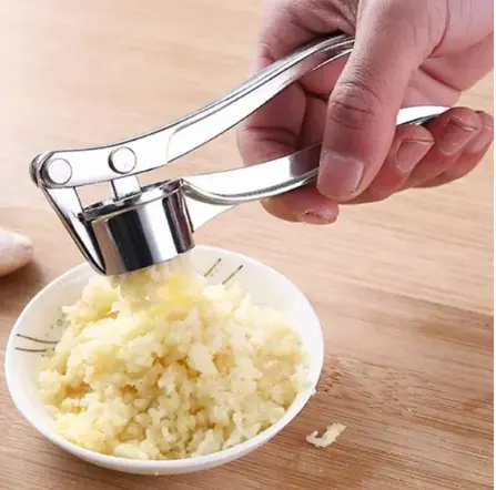 Garlic Press Professional Garlic Mincer Easy to Squeeze and Clean Rust Proof & Dishwasher Safe Efficient Ginger Crusher Silver