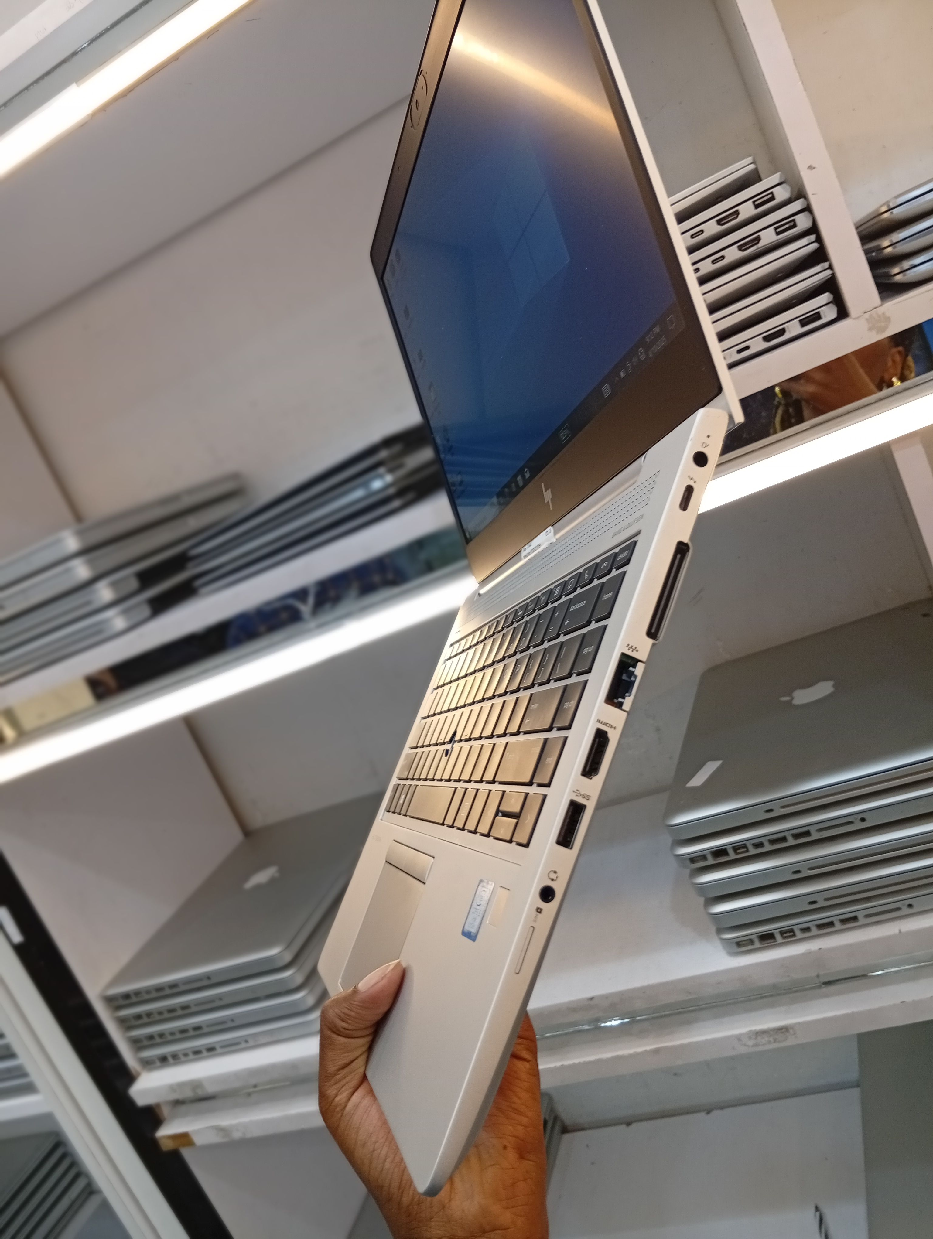 Hp Elitebook 840 G5 laptop, intel core i5 8th Generation, 8GB RAM, 256 SSD , Refurbished, Windows 11