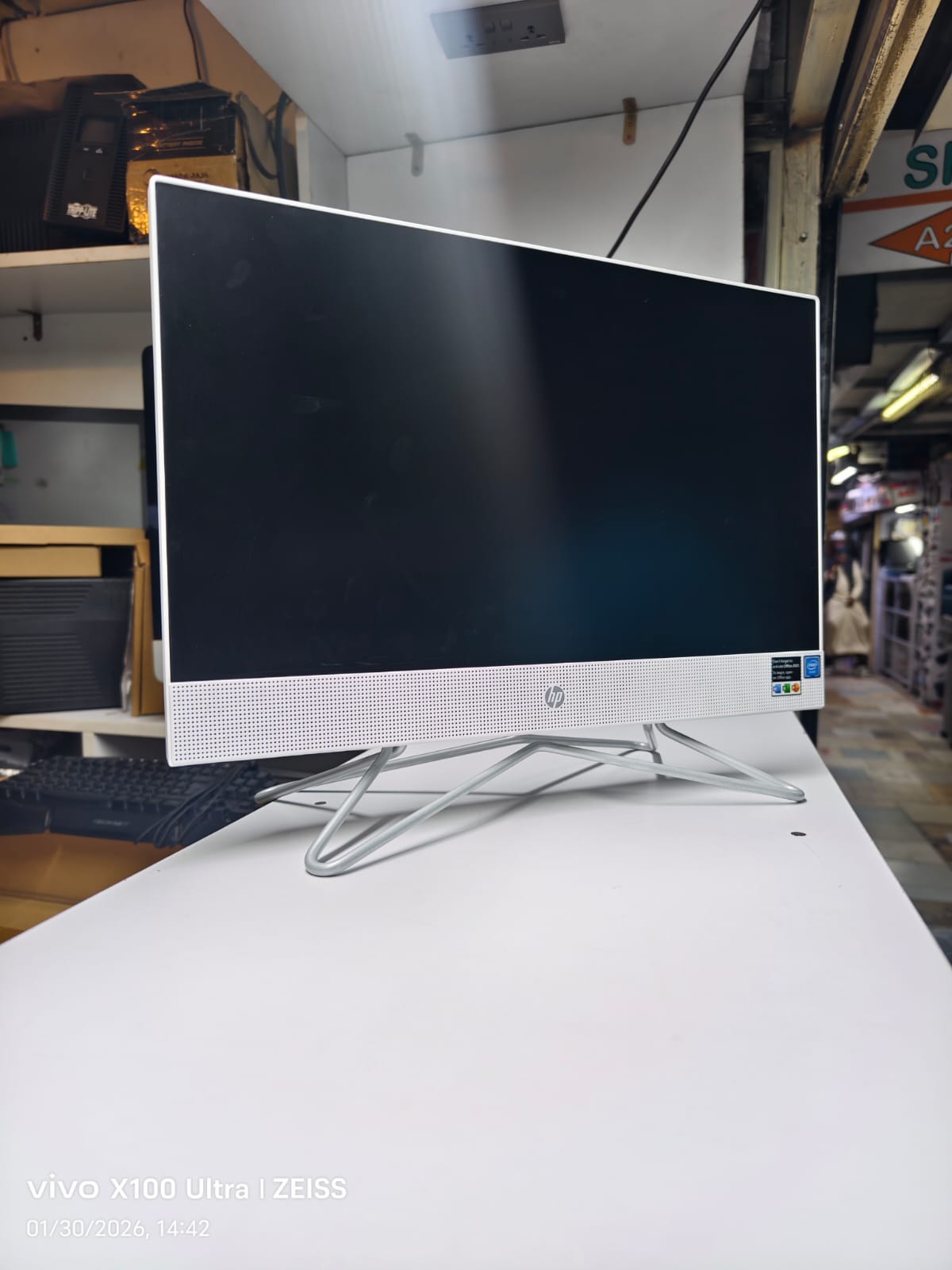 HP All In One 22CELERON-N300 11TH GENERATION 8GB 256GB SSD 21.5 inch NON-TOUCH SHARED DOS White