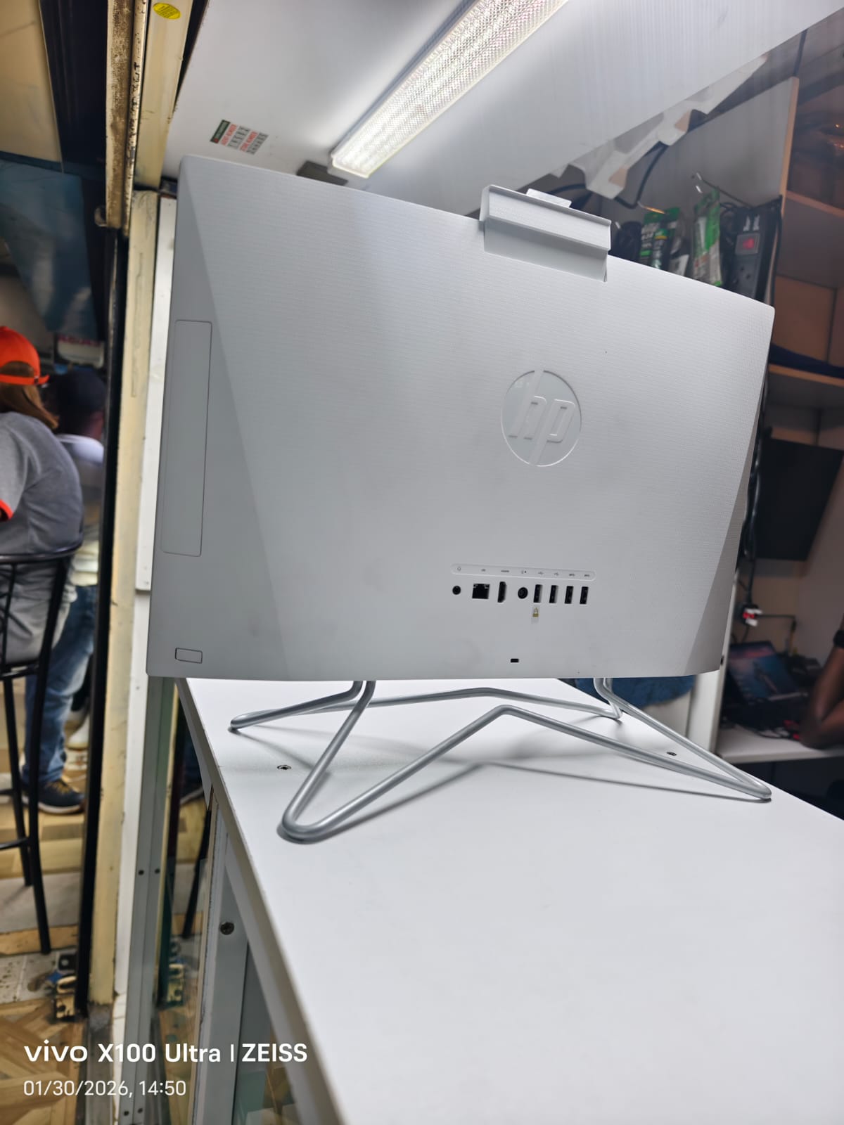 HP All In One 22CELERON-N300 11TH GENERATION 8GB 256GB SSD 21.5 inch NON-TOUCH SHARED DOS White