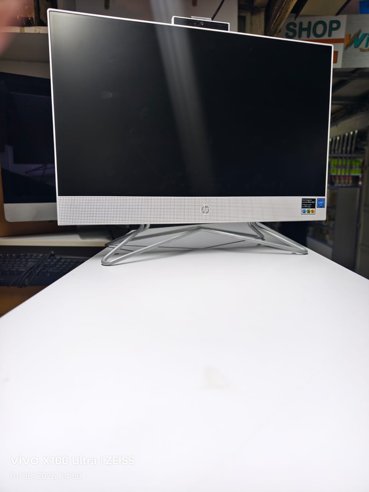 HP All In One 22CELERON-N300 11TH GENERATION 8GB 256GB SSD 21.5 inch NON-TOUCH SHARED DOS White