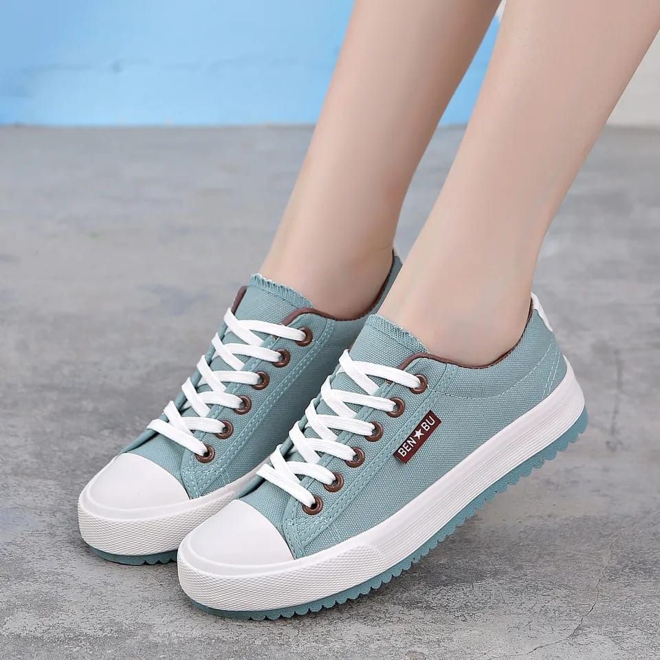 Women Canvas Sneakers – Lightweight, Comfortable & Trendy Casual Shoes