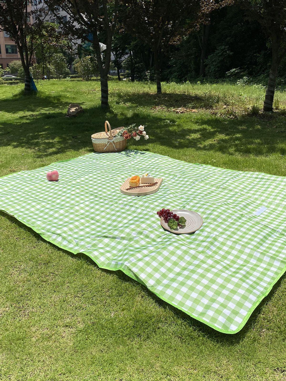 Foldable and Waterproof Picnic Mat for Outdoors or Camping, Picnic Blanket/ Camping Floor Carpet/ Beach Blanket, Tent, Meadow Mat, Park Grass Mat, Yoga Mat, Foldable Sleeping Pillow - LARGE 200x200cm