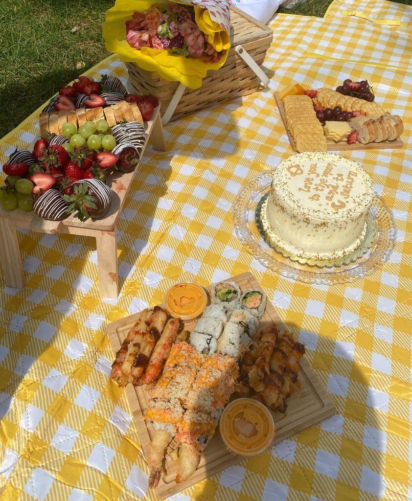 Foldable and Waterproof Picnic Mat for Outdoors or Camping, Picnic Blanket/ Camping Floor Carpet/ Beach Blanket, Tent, Meadow Mat, Park Grass Mat, Yoga Mat, Foldable Sleeping Pillow - LARGE 200x200cm