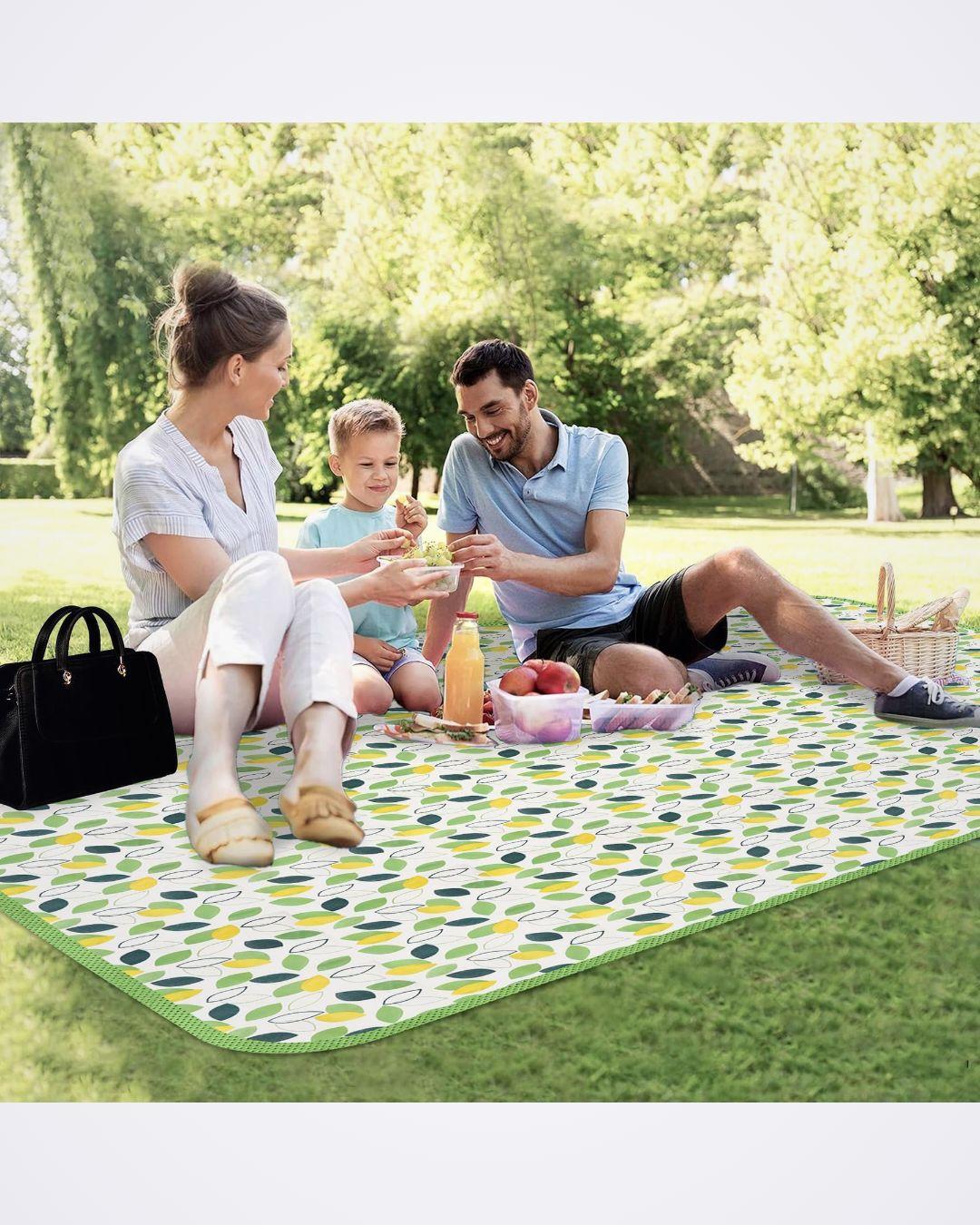 Foldable and Waterproof Picnic Mat for Outdoors or Camping, Picnic Blanket/ Camping Floor Carpet/ Beach Blanket, Tent, Meadow Mat, Park Grass Mat, Yoga Mat, Foldable Sleeping Pillow - LARGE 200x200cm