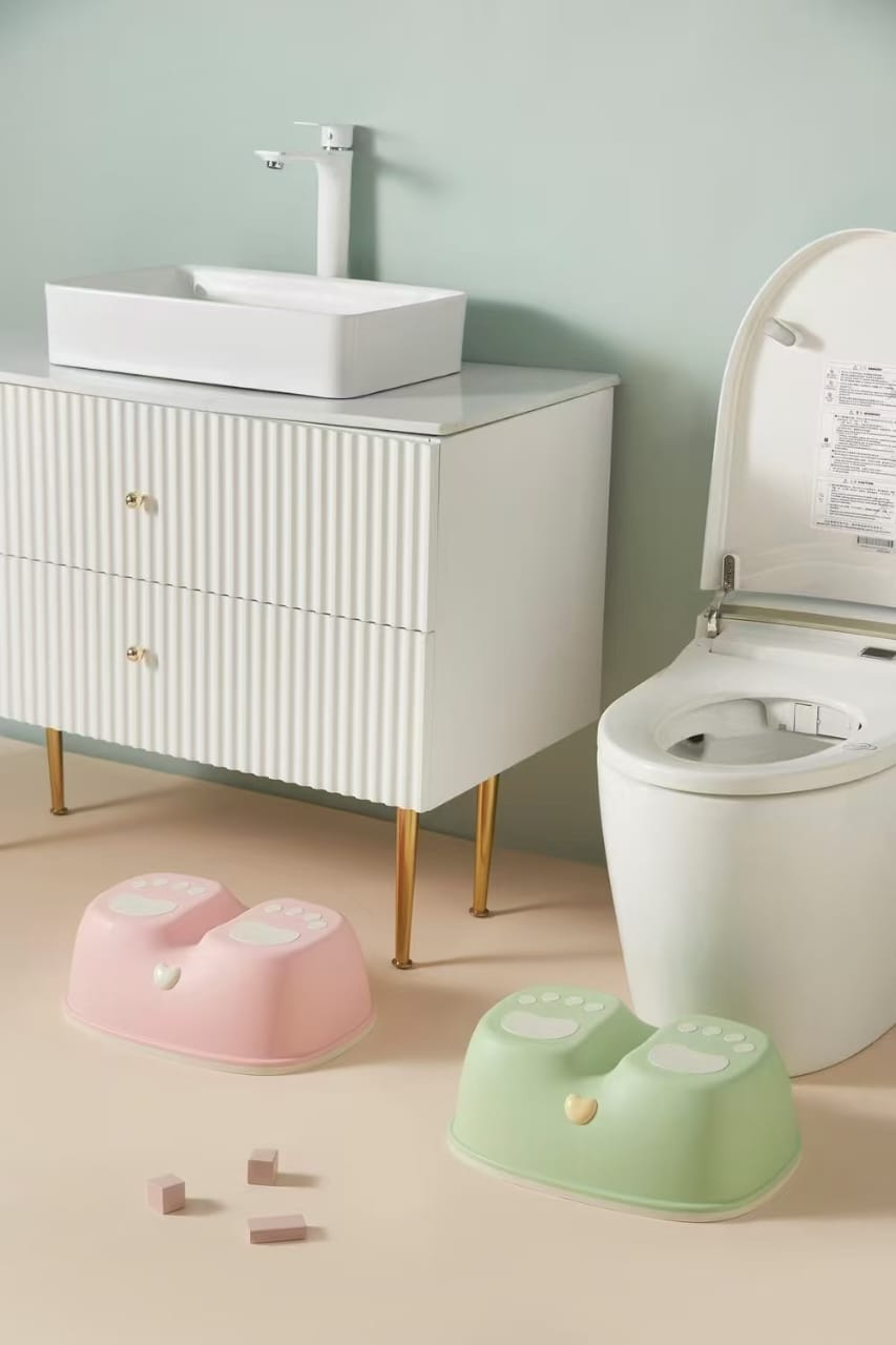 NEW DESIGN TOILET FEET STOOL AVAILABLE.HUMANIZED TOILET DESIGN EFFECTIVELY IMPROVES CONSTIPATION PROBLEM,RAISES THE LEG TO 35 DEGREES WHILE SQUATTING