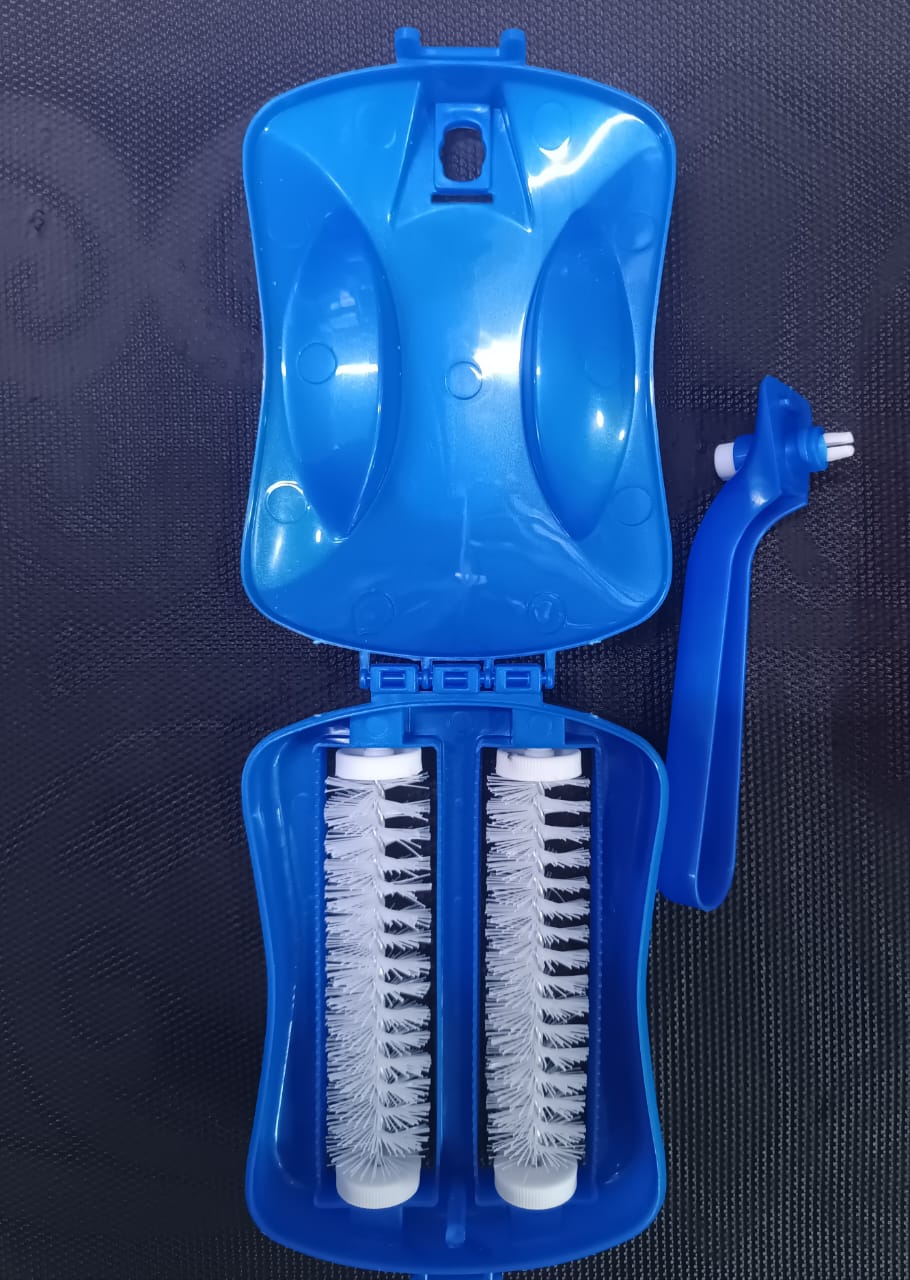 Carpet Debris Brush, Plastic Handheld Cleaning Brush Multi-Functional Handheld Double Roller Sofa Sweepers Carpet Cleaner Brush.2 lines carpet cleaning fun and easy using the carpet brush mini vacuum