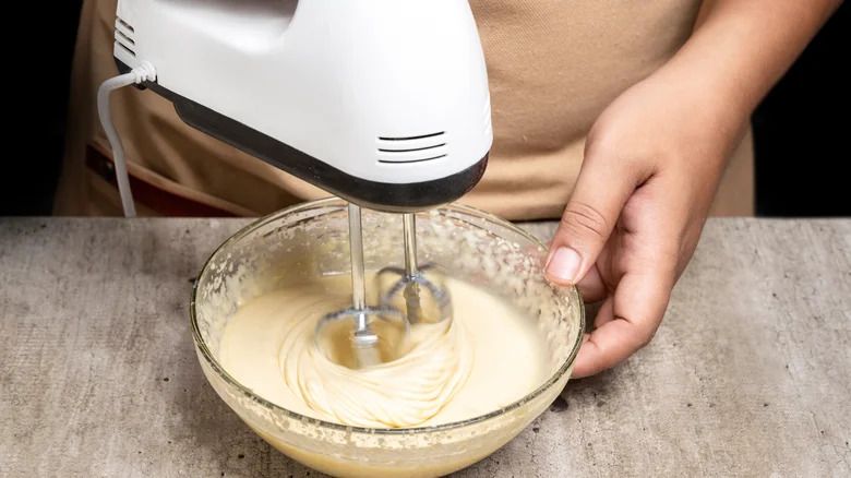 IPCONE 7-Speed Professional Electric Hand Mixer - 260W High Power Cake Mixer with Stainless Steel Beaters & Dough Hooks