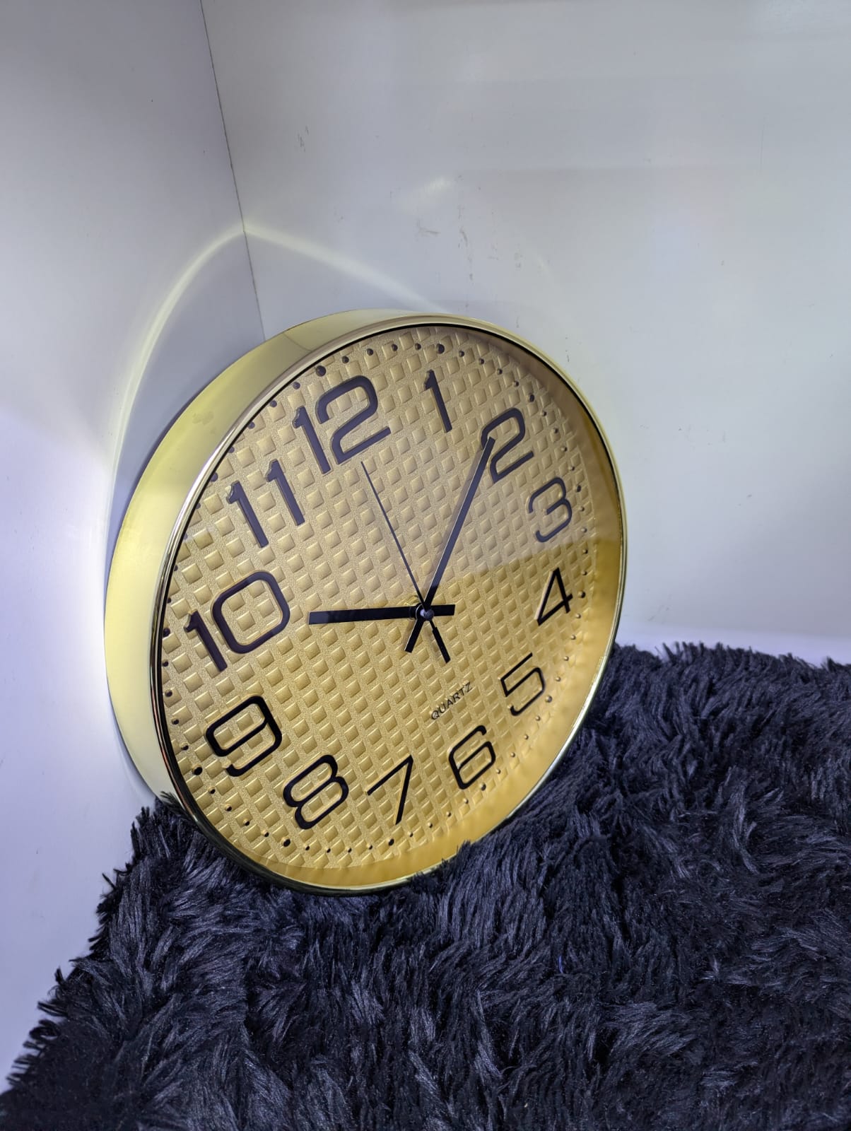 Modern Gold Wall Clock Quartz Silent Non Ticking Large Numbers Easy Read Round Decorative Clock for Living Room Bedroom Kitchen Office School Home Decor Battery Operated