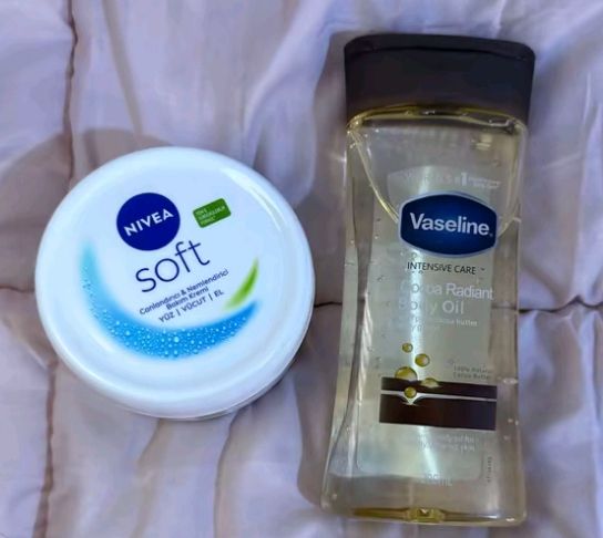 Nivea Soft Moisturizing Cream 200ml + Vaseline Intensive Care Cocoa Radiant Body Oil 200ml Deep Nourishing Body Lotion Set for Dry Skin Repair, Smooth Glow, Long Lasting Hydration