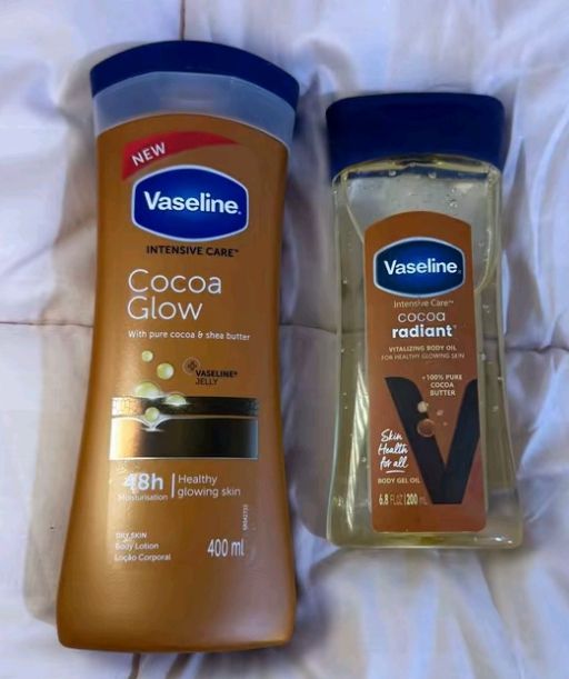 Vaseline Intensive Care Cocoa Glow Body Lotion 400ml + Cocoa Radiant Body Oil 200ml with Pure Cocoa & Shea Butter Deep Moisturizing Brightening Repair Set for Dry Dull Skin