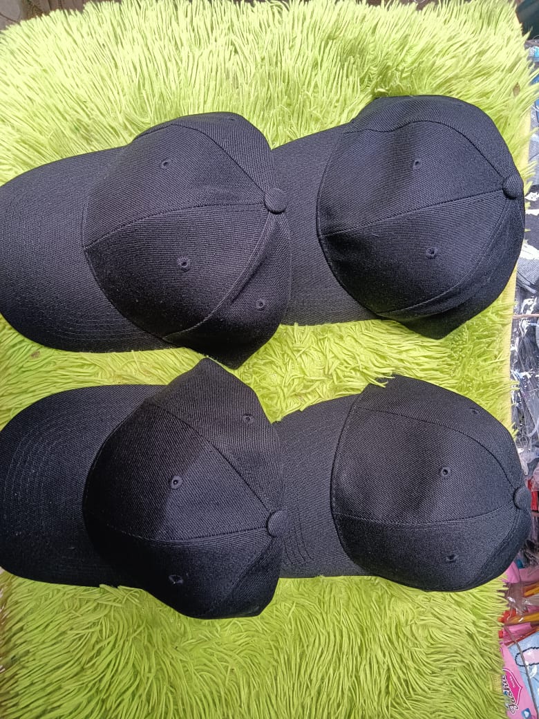 🆕 NEW ARRIVALS – CLASSIC PLAIN BASEBALL CAP 🧢✨ ADJUSTABLE, UNISEX, COMFORTABLE COTTON BLEND HAT 💯 FOR MEN, WOMEN & TEENS 👨‍👩‍👧‍👦 IDEAL FOR SPORTS ⚽ OUTDOOR 🌤️ & EVERYDAY WEAR 🏃‍♂️🔥