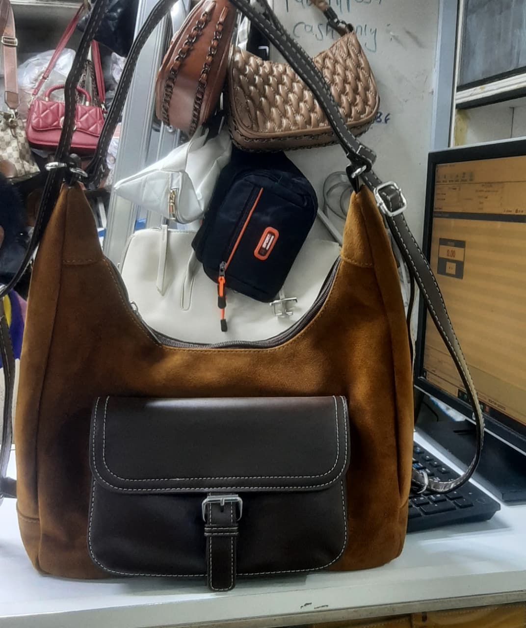 Versatile Style Brown Women’s Tote Bag – Large Capacity Fashion Shoulder Handbag with Durable Handles, Elegant Design & Spacious Interior for Work, Shopping, Travel & Everyday Use