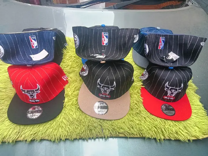 NEW ERA ADJUSTABLE SNAPBACK CAP – PREMIUM PINSTRIPE CHICAGO BULLS FLAT BRIM HAT FOR MEN & WOMEN