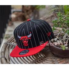 NEW ERA ADJUSTABLE SNAPBACK CAP – PREMIUM PINSTRIPE CHICAGO BULLS FLAT BRIM HAT FOR MEN & WOMEN
