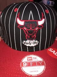 NEW ERA ADJUSTABLE SNAPBACK CAP – PREMIUM PINSTRIPE CHICAGO BULLS FLAT BRIM HAT FOR MEN & WOMEN