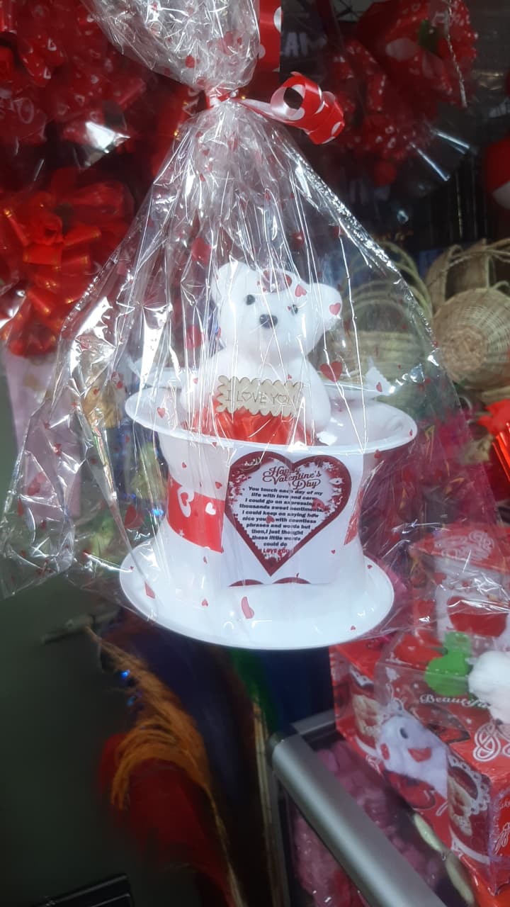 💖 Valentine’s Gift Collection 💖
Make this Valentine’s Day truly special with our beautifully designed gift packages, created to express love in the most meaningful way