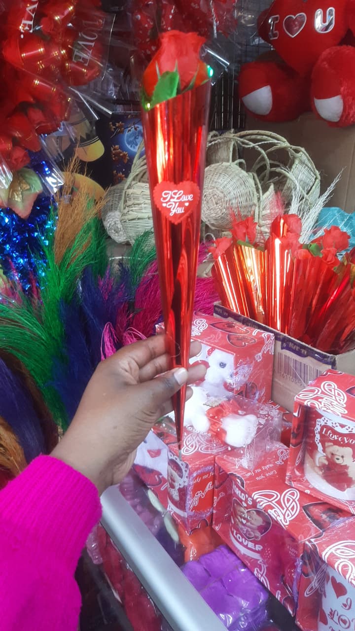 💖 Valentine’s Gift Collection 💖
Make this Valentine’s Day truly special with our beautifully designed gift packages, created to express love in the most meaningful way