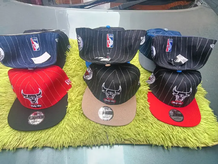 NEW ERA ADJUSTABLE SNAPBACK CAP – PREMIUM PINSTRIPE CHICAGO BULLS FLAT BRIM HAT FOR MEN & WOMEN