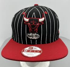 NEW ERA ADJUSTABLE SNAPBACK CAP – PREMIUM PINSTRIPE CHICAGO BULLS FLAT BRIM HAT FOR MEN & WOMEN